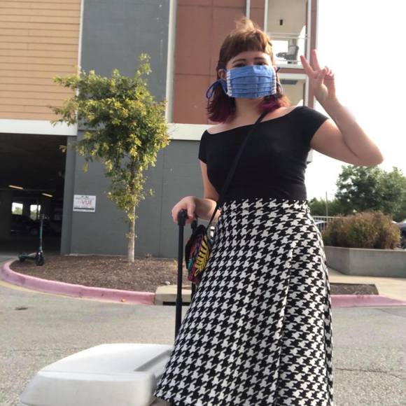 Meet your Posher, Olivia - Picture 1 of 1